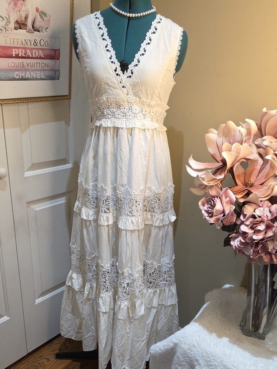 Endless Summer Dresses & Skirts - Nwt Medium Endelss Sumer Sleeveless White Lace-Trim V-Neck Maxi Dress $230